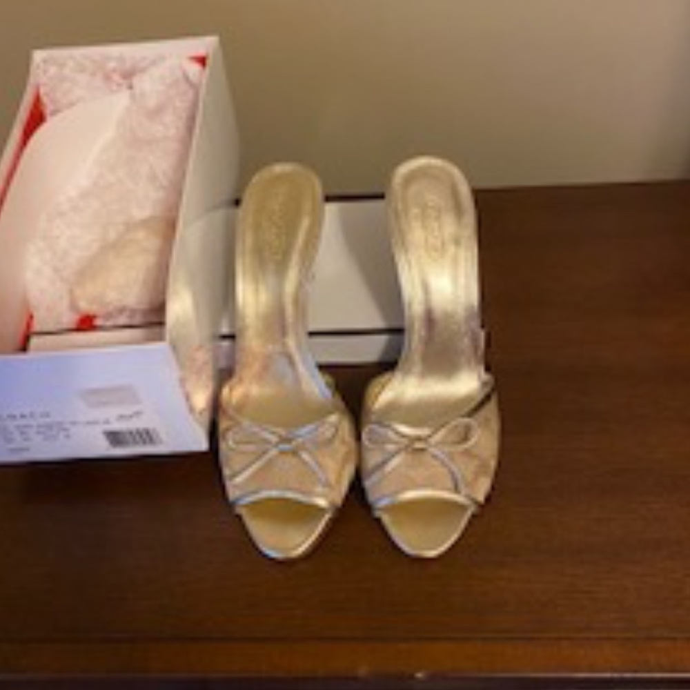 Gold Coach Shoes, 8.5 M